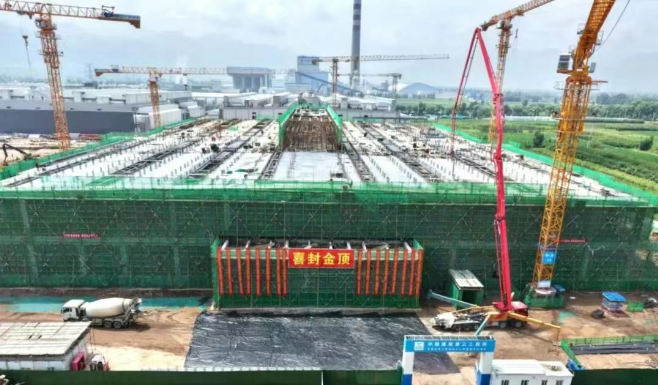 张家口新新瑞云计算数据中心项目1号楼主体封顶