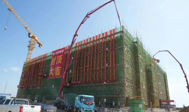 庆阳联通数据中心项目主体封顶